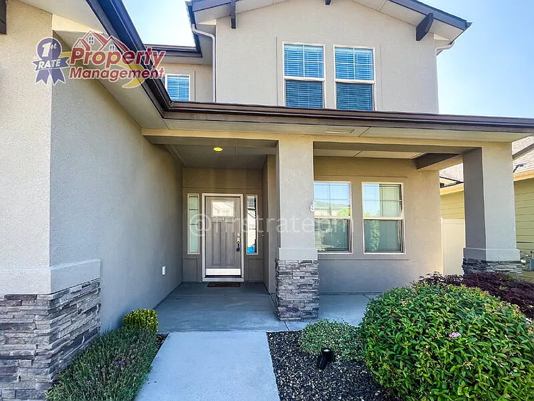 8132 S Red Cliff Ave — Photo 2