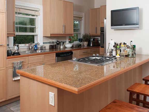 4th image of 50 Concord Ave #2