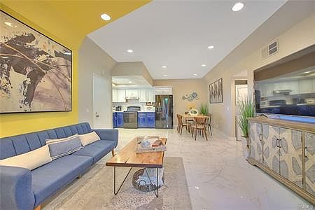 4th image of 22757 Lakeway Dr Unit 423