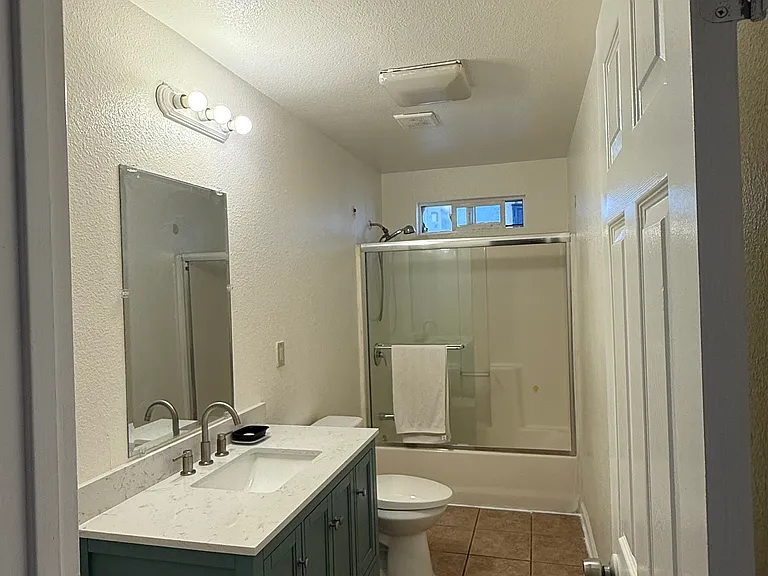 653 S 29th St — Photo 15