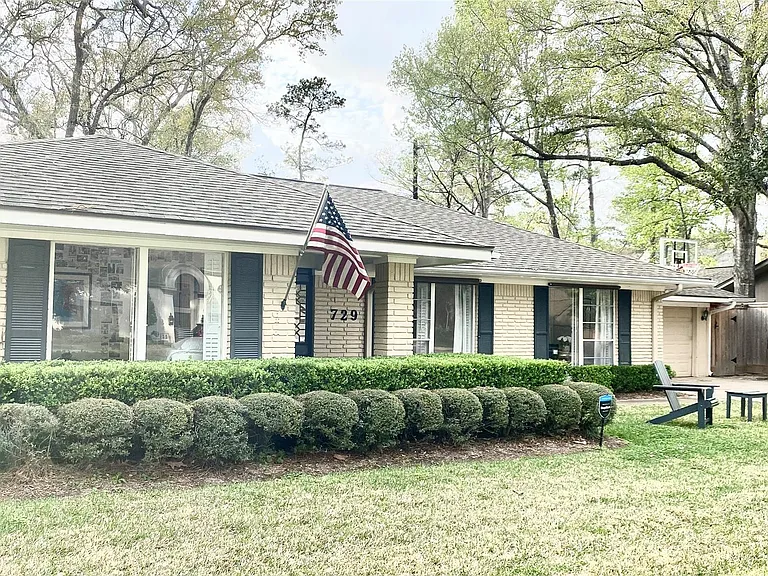 729 Camelot Ln — Photo 2