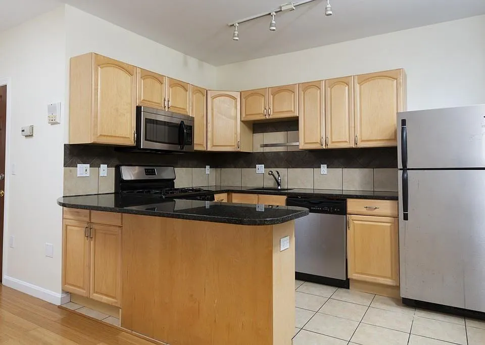 11 Bartlett Pl #2