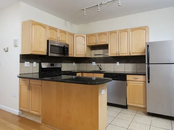 11 Bartlett Pl, Boston, MA