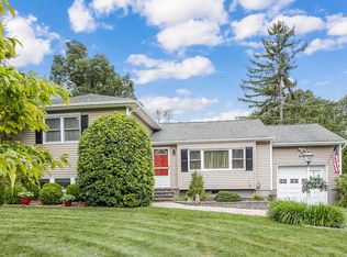 838 Wren Pl, Yorktown Heights, NY 10598