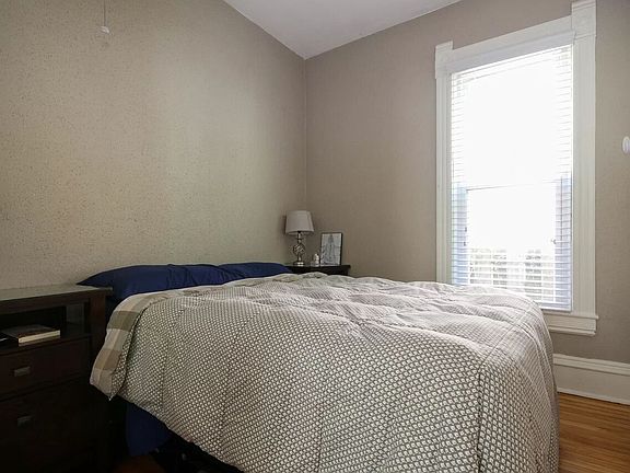 5th image of 3040 Fremont Ave S #1