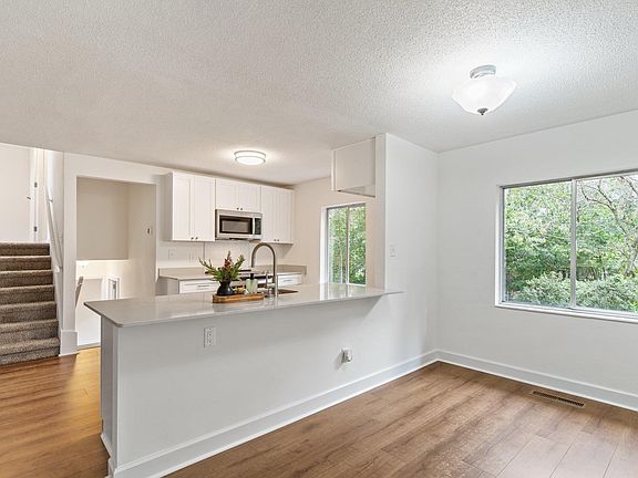 2nd image of 813 Chestwood Ave
