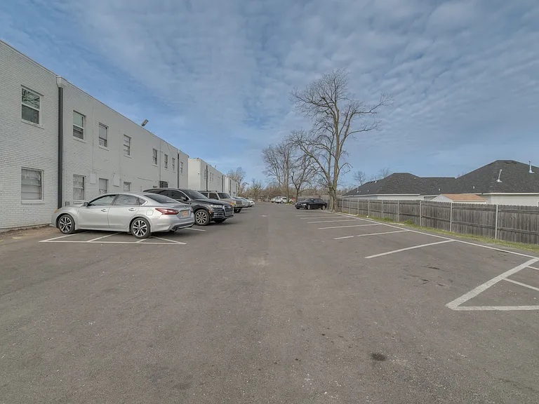 Meridian Apartments — Photo 20
