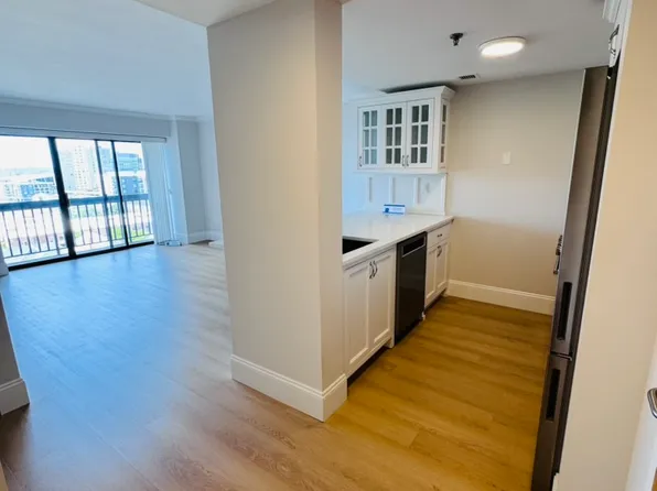 15 N Beacon St, Allston, MA