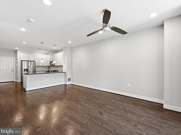 3rd image of 1912 Potomac Ave Unit 101