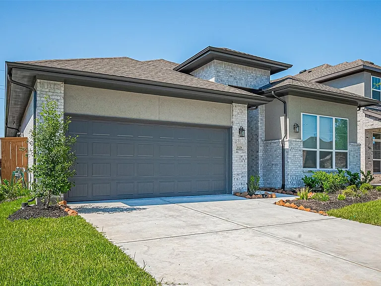 3328 Voda Bend Dr — Photo 2