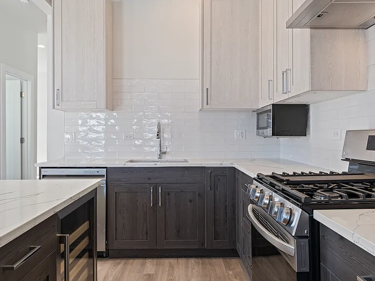 2833 N Whipple St #1R — Photo 4