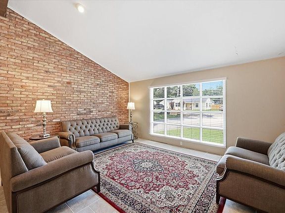 4th image of 2801 Berry Ave