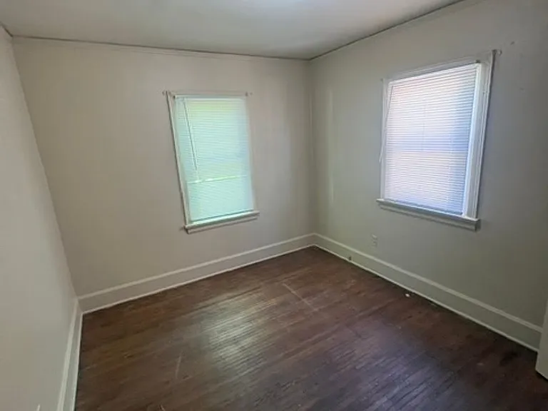2207 N Ellis St — Photo 9