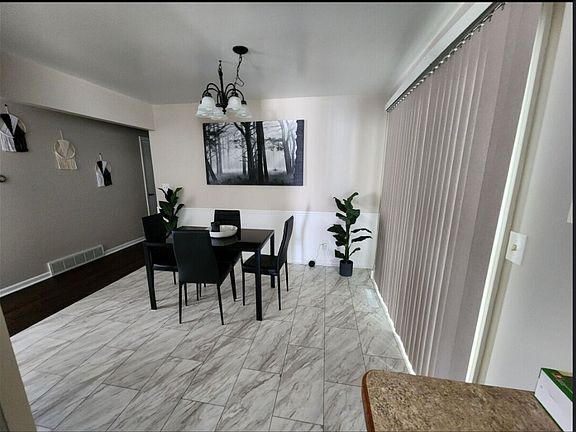 3rd image of 4445 Jasmine Dr