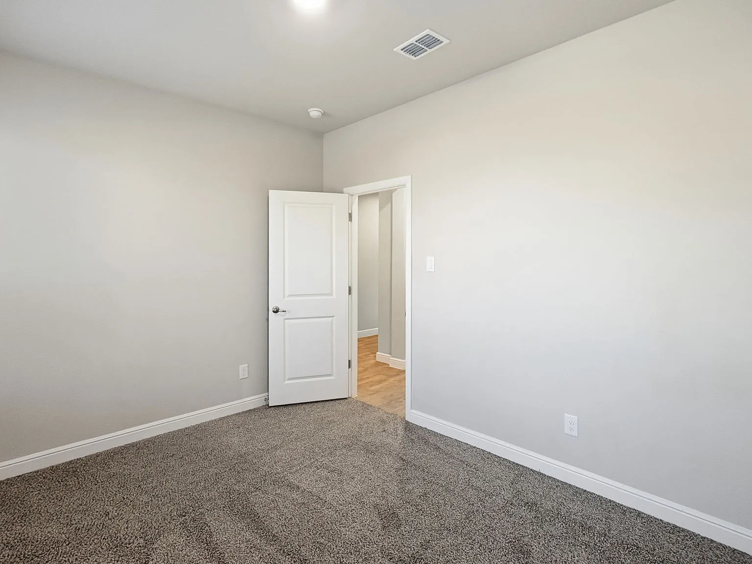 4 bed, 1659 sqft, $2,200 — Photo 4