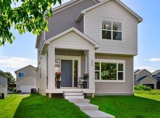 2908 Mark Twain Dr, Chaska, MN 55318