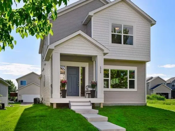 2908 Mark Twain Dr, Chaska, MN 55318