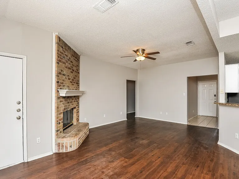 1040 Glencrest Dr — Photo 5