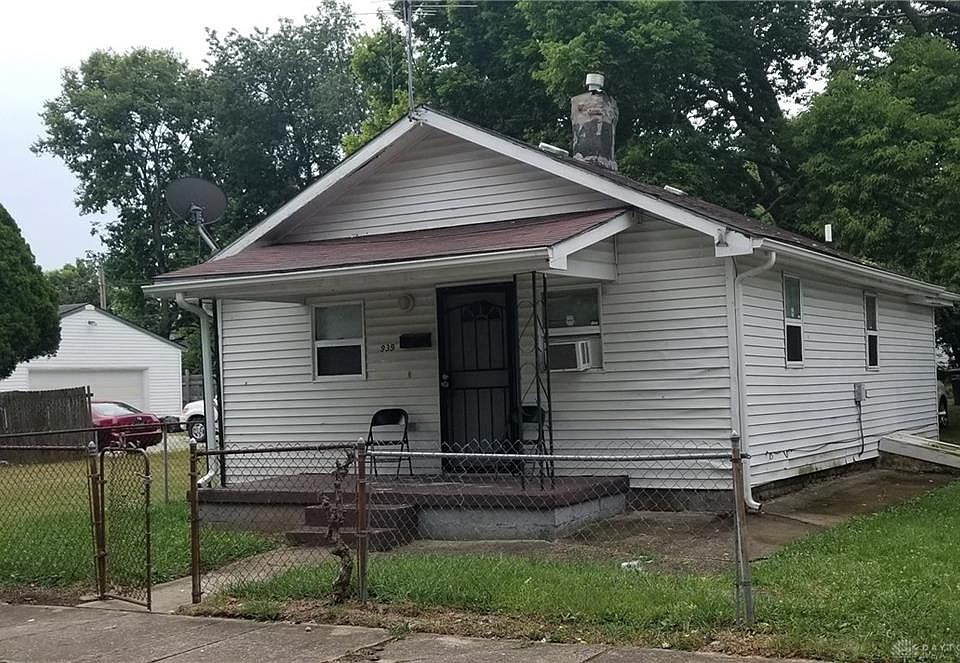 2nd image of 939 Iola St