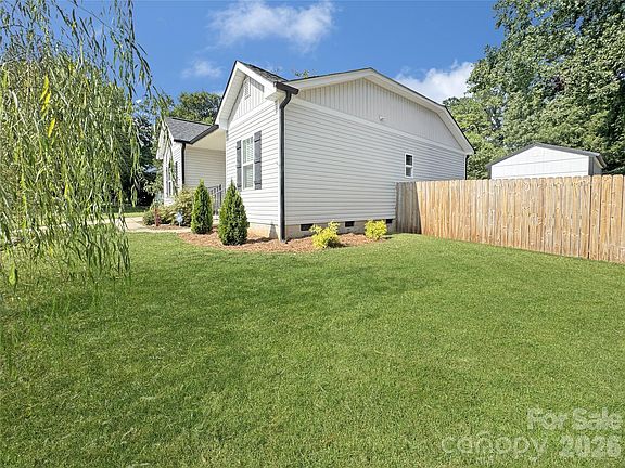 3rd image of 404 Skipwith Pl