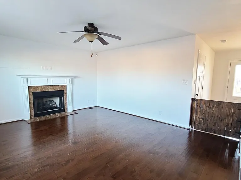 982 Dwight Eisenhower Way — Photo 7