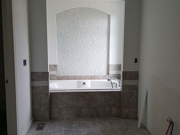 Bath Alcove
