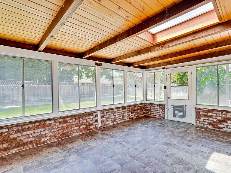 1572 Tobias Dr — Photo 16
