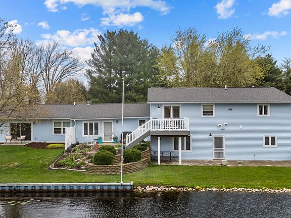 3rd image of 3412 Briar Dr