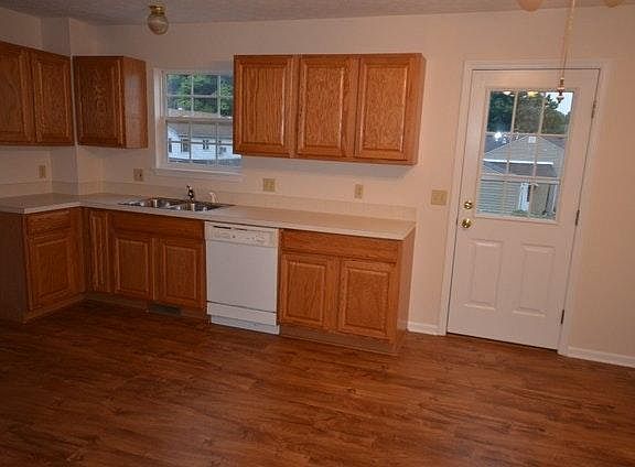 5th image of 494 Boyd Ave