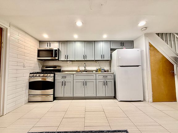 3rd image of 1463 E 16th St #1