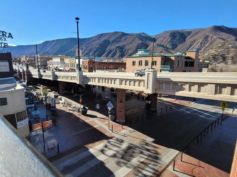 2 bed, 768 sqft, $2,100 — Photo 2