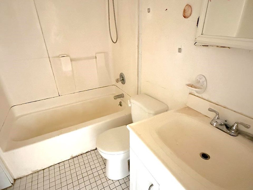 1st image of 811 Sip St