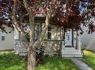 92 SW Arbour Meadows Close NW, Calgary, AB T3G 5J4