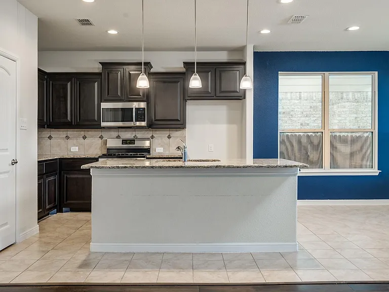 9921 Wynndel Trl — Photo 1