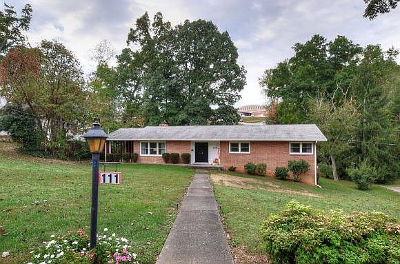 1st image of 111 Oak Ln