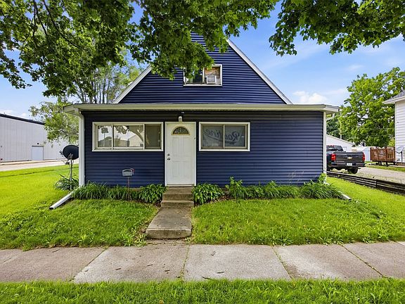 4th image of 1001 17th St NE