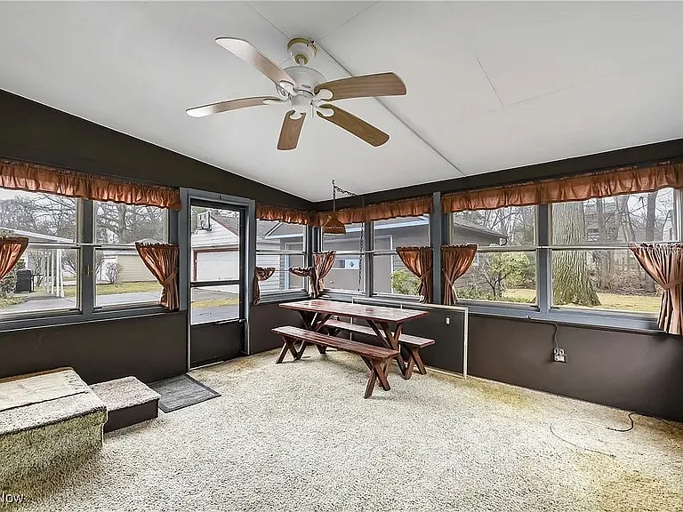589 Woodlane Dr — Photo 8