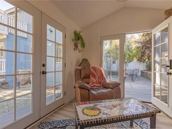 5676 Sheep Creek Dr, Wrightwood, CA 92397