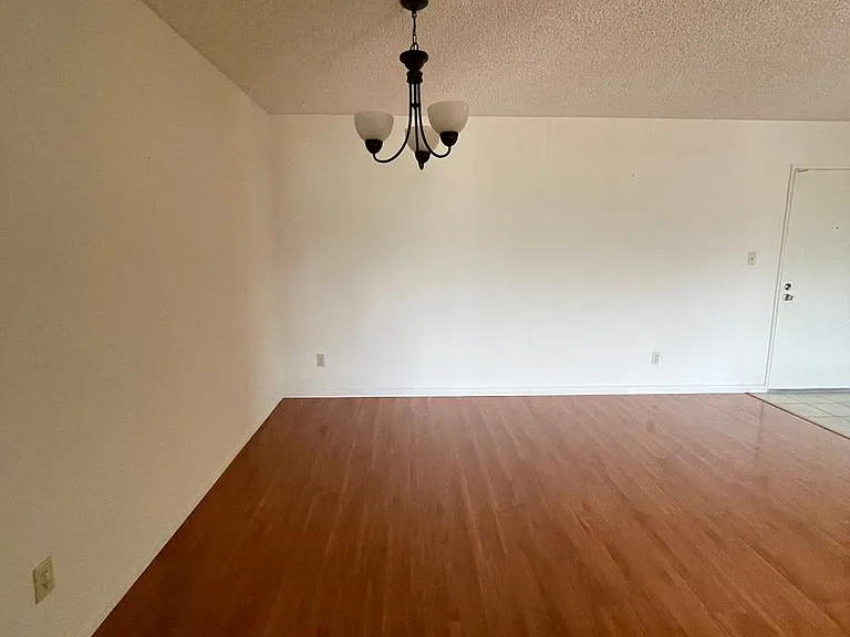 718 N Monterey St — Photo 32