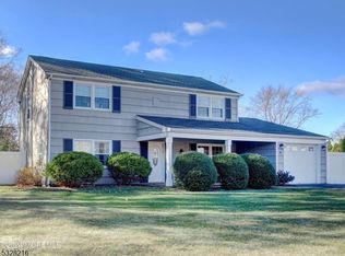 8 Imbrook Ln, Aberdeen, NJ 07747