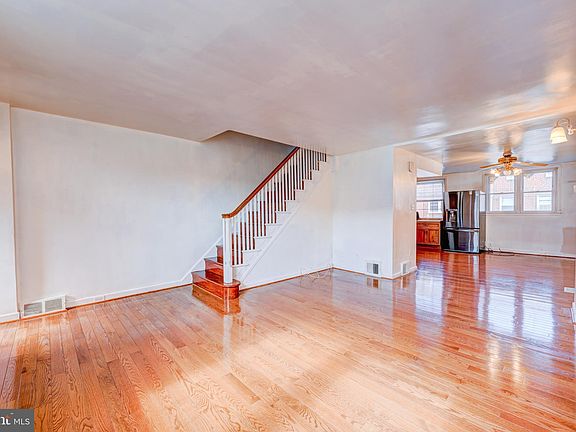 3rd image of 6644 Eastwood St