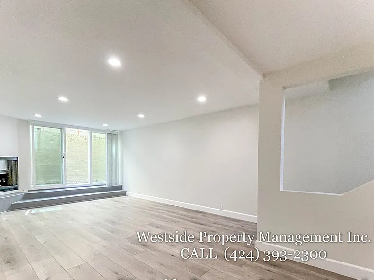 942 7th St #5 — Photo 2