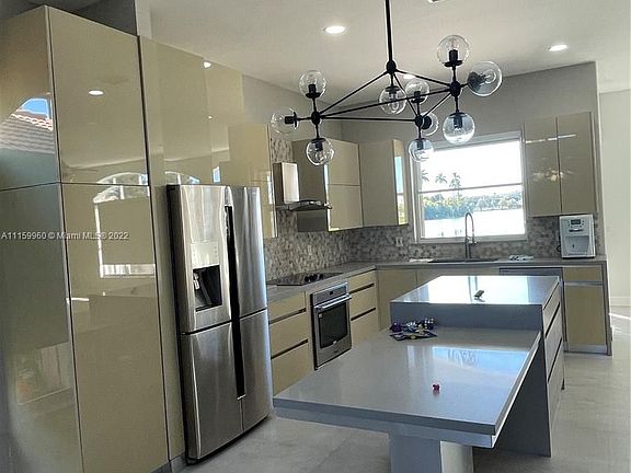 4th image of 3740 SW 51st St #3740