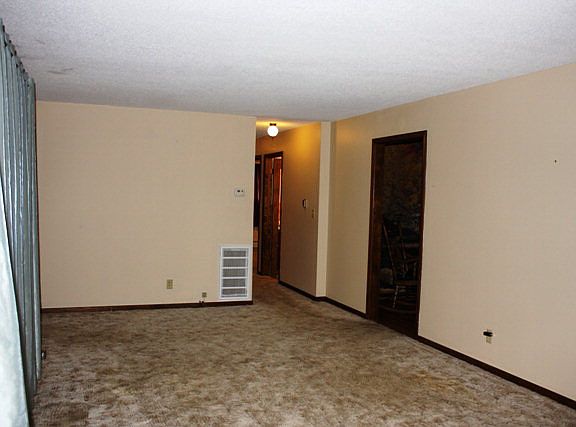 3rd image of 10106 Livingston #237