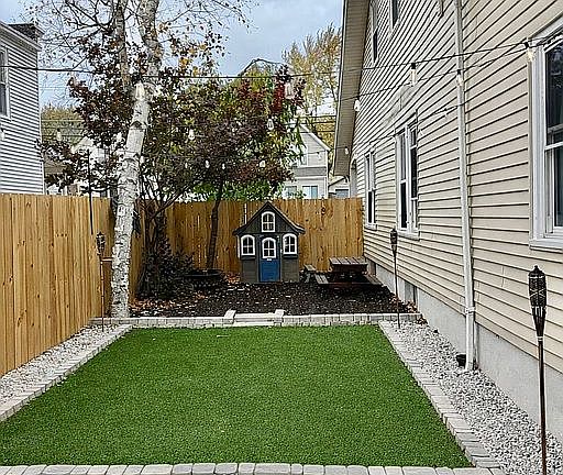 5th image of 544 Spencer St NE