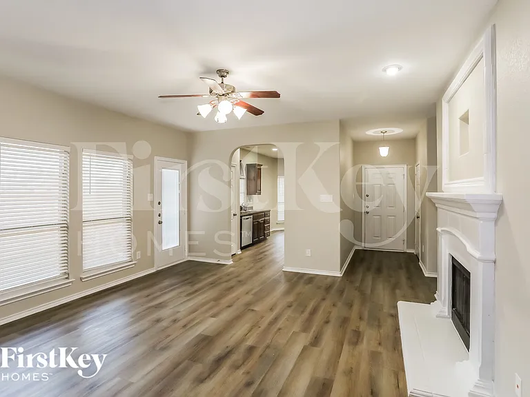 853 Jodie Dr — Photo 3