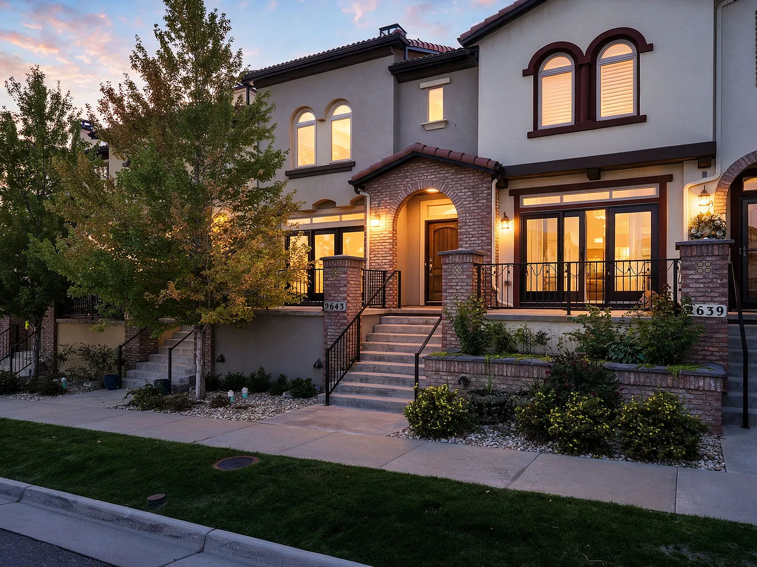3 bed, 3.5 bath, 2085 sqft, $3,400 — Photo 2