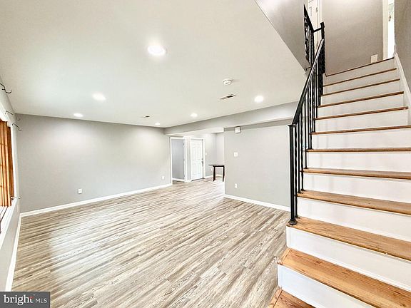 3rd image of 71 Kingapple Ln