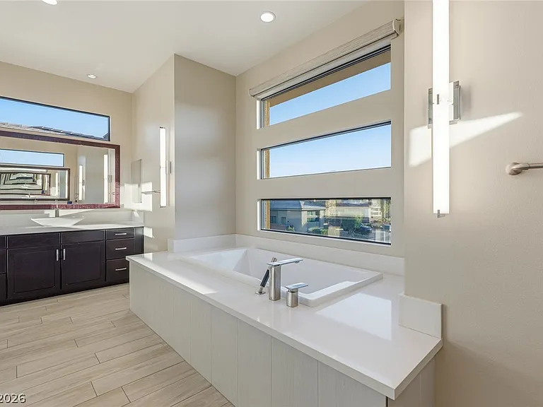 64 Grey Feather Dr — Photo 34