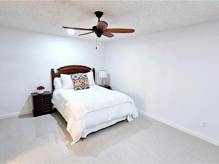 705 Kerry Ln — Photo 18